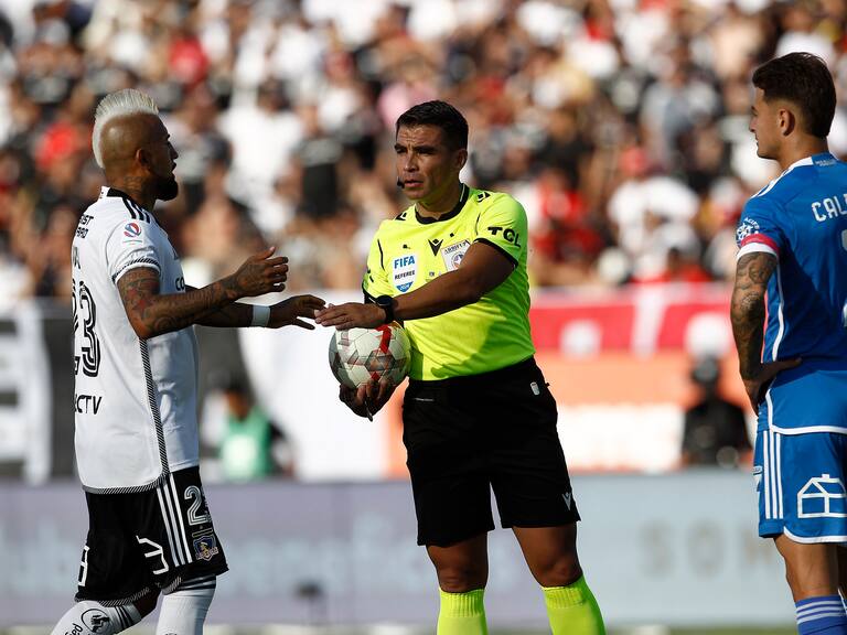 Michael Clark valoró la victoria de la U, pero apuntó al arbitraje: “En algún momento jugamos contra alguien más”