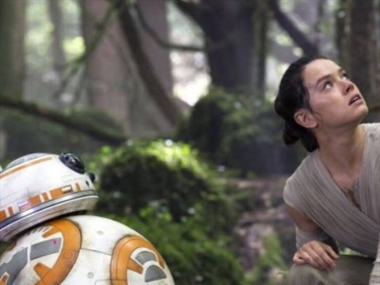 Daisy Ridley entrega luces sobre los padres de Rey en «Star Wars»