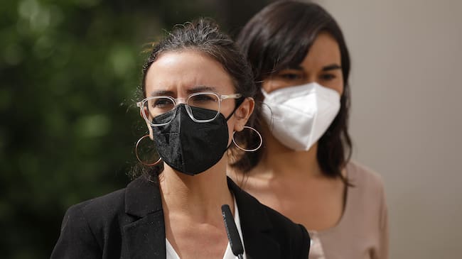 14 de Marzo de 2022/SANTIAGOLa Ministra Vocera de Gobierno,Camila Vallejo junto a la Ministra del Interior, Izkia Siches, realizaron un punto de prensa al termino del primer comité político en el Palacio de La Moneda.
FOTO:CRISTOBAL ESCOBAR/AGENCIAUNO