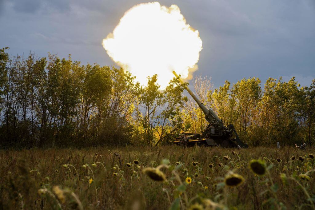 Militares de Ucrania disparan artillería en contra de Donetsk y Lugansk