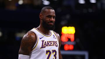 LeBron James vuelve a brillar y alcanza un nuevo récord en la NBA