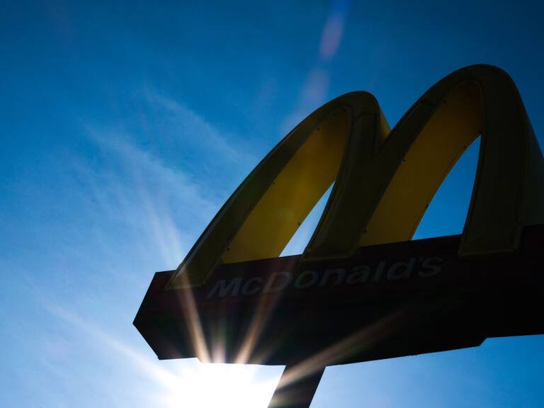 El logo de McDonald's en un restaurante en la ciudad de Dearborn del estado de Michigan, en Estados Unidos