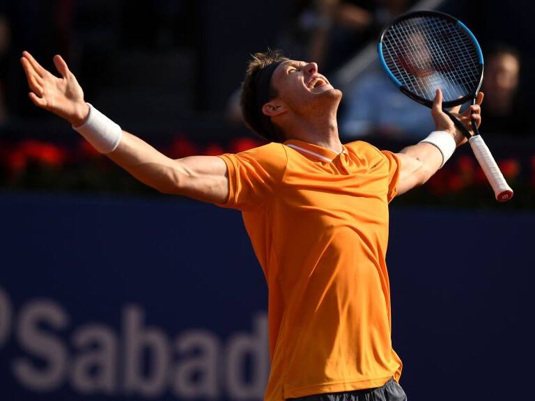 BARCELONA, SPAIN - APRIL 23:  Nicolas Jarry of Chile celebrates victory over Alexander Zverev of Germany in their Mens round of 32 match during day two of the Barcelona Open Banc Sabadell at Real Club De Tenis Barcelona on April 23, 2019 in Barcelona, Spain. (Photo by David Ramos/Getty Images)