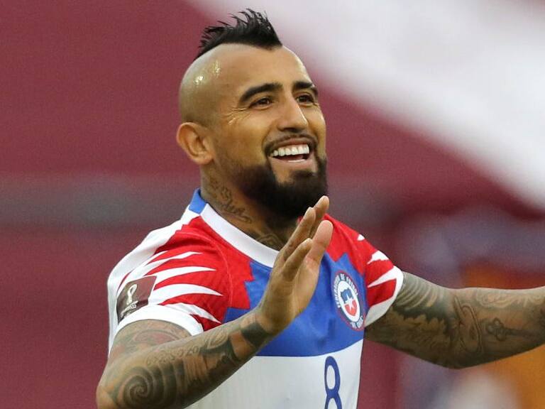 CARACAS, VENEZUELA - NOVEMBER 17: Arturo Vidal of Chile celebrates after scoring the first goal of his team during a match between Venezuela and Chile as part of South American Qualifiers for World Cup FIFA Qatar 2022 at Estadio Olímpico on November 17, 2020 in Caracas, Venezuela. (Photo by Miguel Gutierrez - Pool/Getty Images)