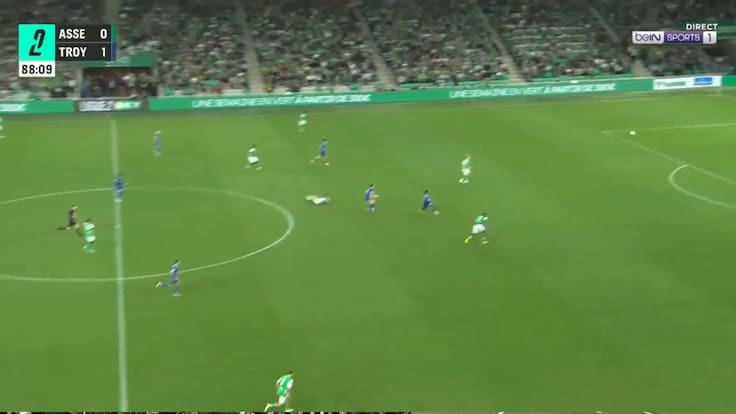Un histórico de Francia se jugaba el ascenso y esto pasó: increíble gol desde mitad de cancha