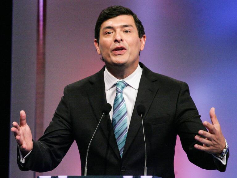 Independent candidate Franco Parisi takes part in the presidential debate organized by the journalist association ANATEL in Santiago de Chile. Chilean elections will be held on 17 November 2013. Photo: David Von Blohn/NurPhoto (Photo by NurPhoto/Corbis via Getty Images)