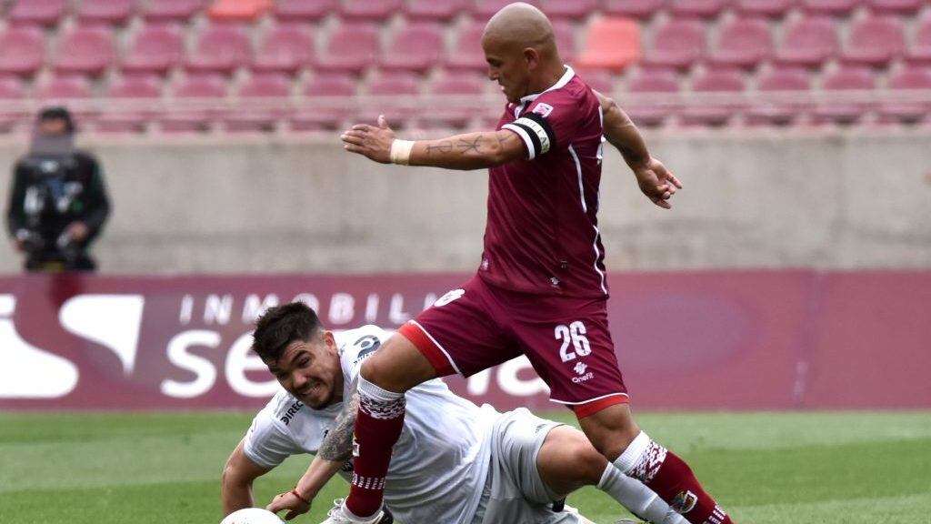 17 DE DICIEMBRE DE 2020/LA SERENAHumberto Suazo (d), durante el partido valido por el Campeonato Nacional AFP PlanVital 2020, entre La Serena y Universidad de Chile, disputado en el Estadio La Portada.
FOTO: ALEJANDRO PIZARRO UBILLA/AGENCIAUNO