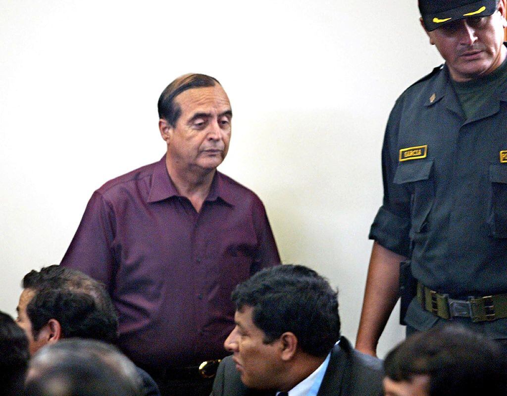 El exasesor presidencial peruano Alberto Fujimori asiste al tribunal en Lima, donde es enjuiciado por dos matanzas ocurridas durante el régimen de Alberto Fujimori.