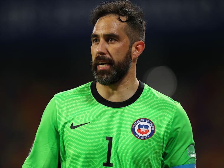 SANTIAGO DEL ESTERO, ARGENTINA - JUNE 03: Claudio Bravo of Chile looks on after a match between Argentina and Chile as part of South American Qualifiers for Qatar 2022 at Estadio Unico Madre de Ciudades on June 03, 2021 in Santiago del Estero, Argentina. (Photo by Agustin Marcarian - Pool/Getty Images)