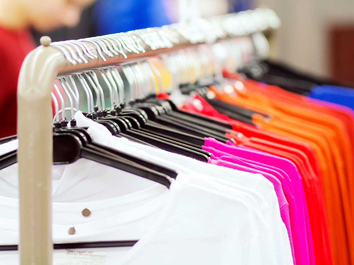 Exclusiva tienda de ropa en Chile confirma cierre definitivo: ya comenzó el remate final con hasta 70% de descuento