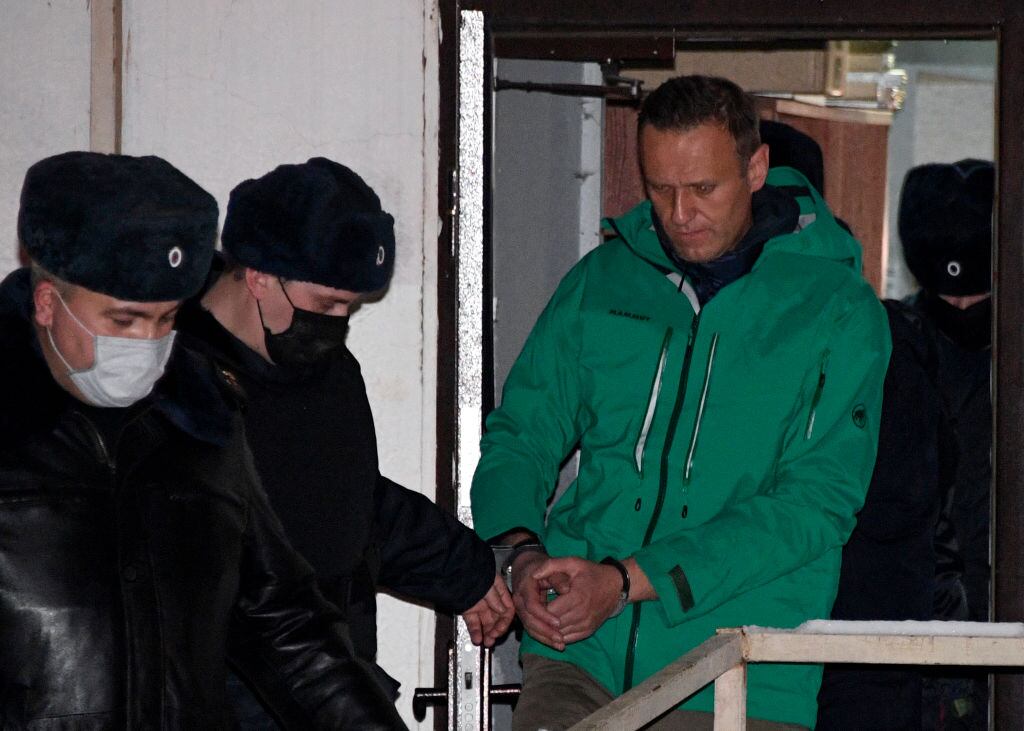 Alexei Navalny es conducido a una comisaría en Jimki