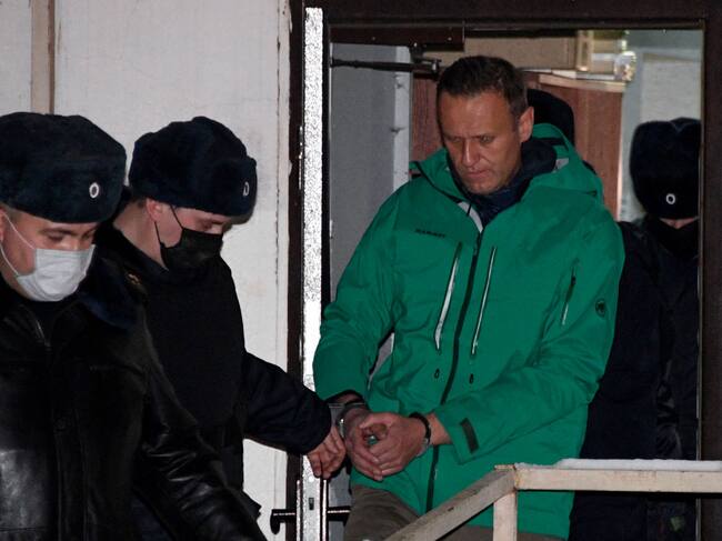 Alexei Navalny es conducido a una comisaría en Jimki