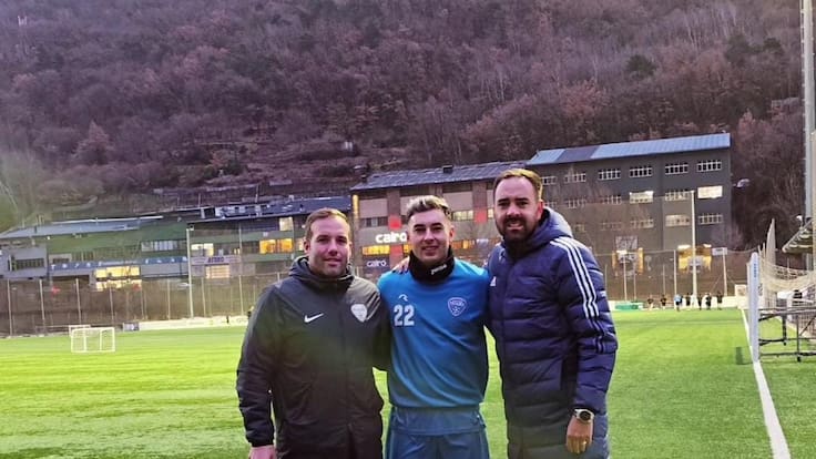 Delantero chileno asume nuevo desafío en Europa: fichó por club que pelea para entrar a la Conference League