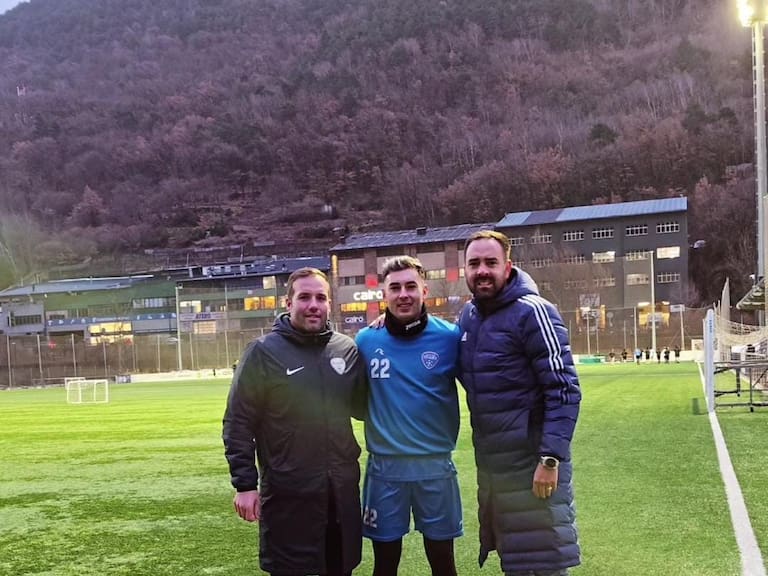 Delantero chileno asume nuevo desafío en Europa: fichó por club que pelea para entrar a la Conference League