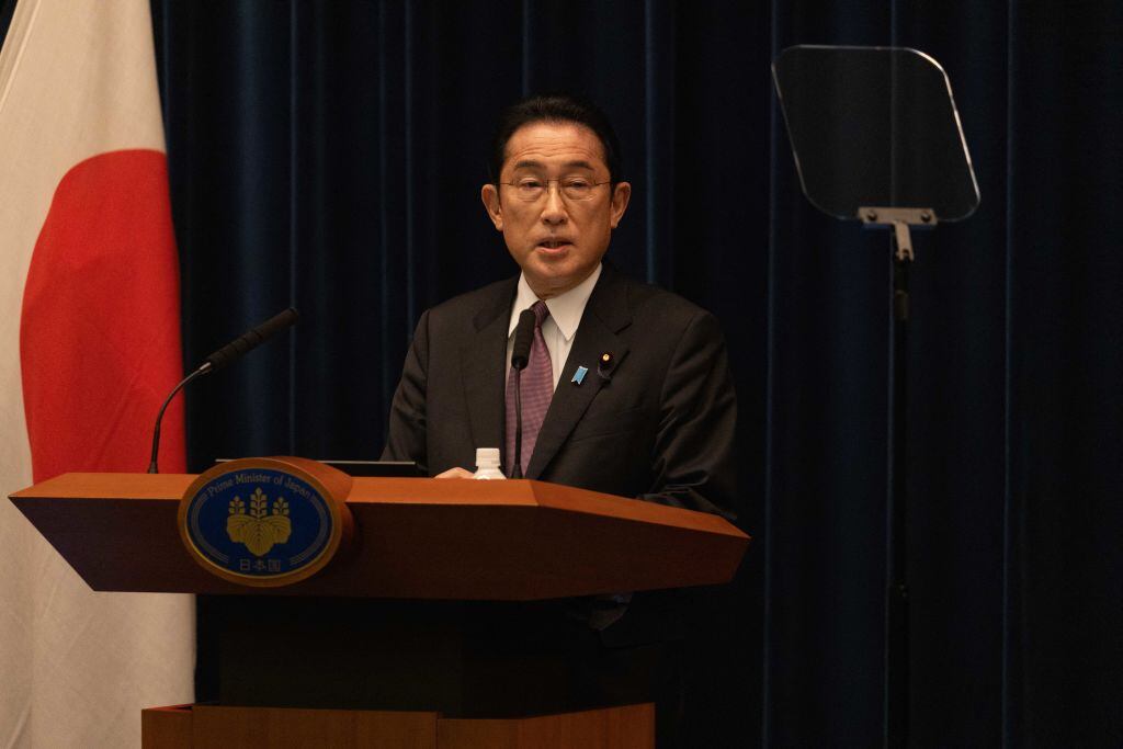 El primer ministro japonés Kishida Fumio ante los medios en Tokio
