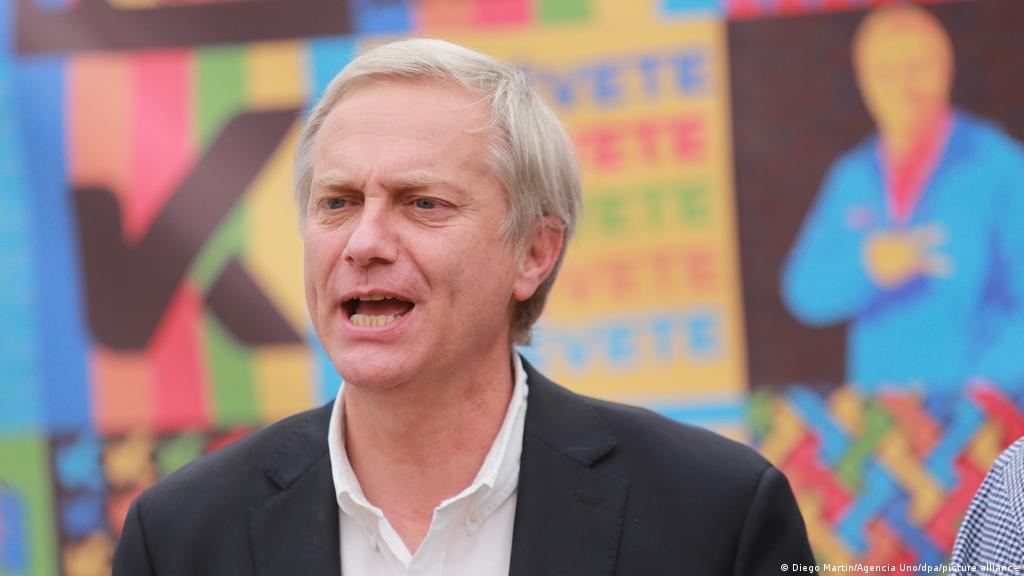 José Antonio Kast por sugerencia de el Gobierno para usar término Les niñes