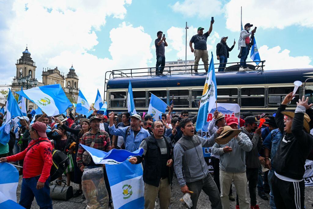 Protestas en Guatemala contra fiscales que persiguen al futuro partido gobernante