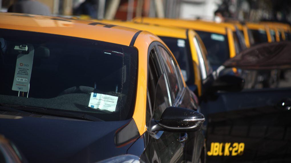 Pymes y taxistas valoraron baja en las bencinas, pero criticaron precios