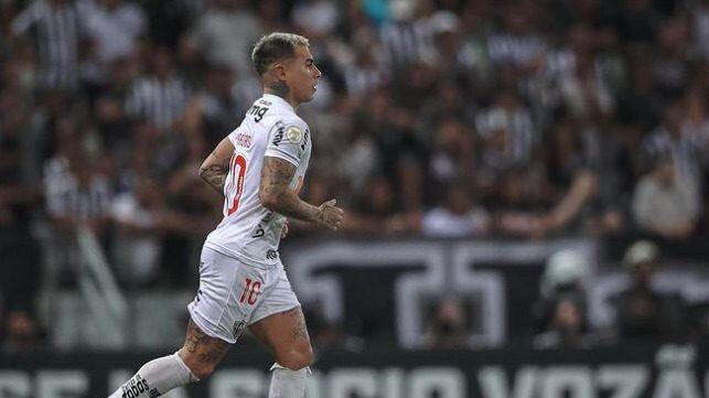 Eduardo Vargas regresa a la titularidad en Atlético Mineiro