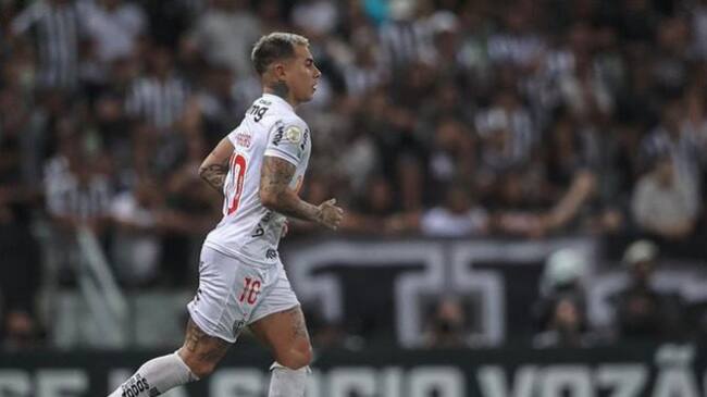 Eduardo Vargas regresa a la titularidad en Atlético Mineiro