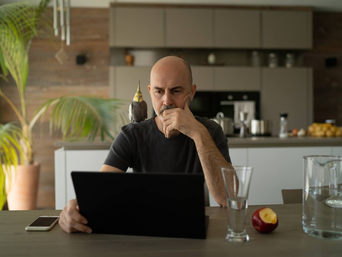 Experto entregó tips para buscar trabajo en cuarentena: «Hay una demanda súper fuerte por gente trabajando en tecnología»
