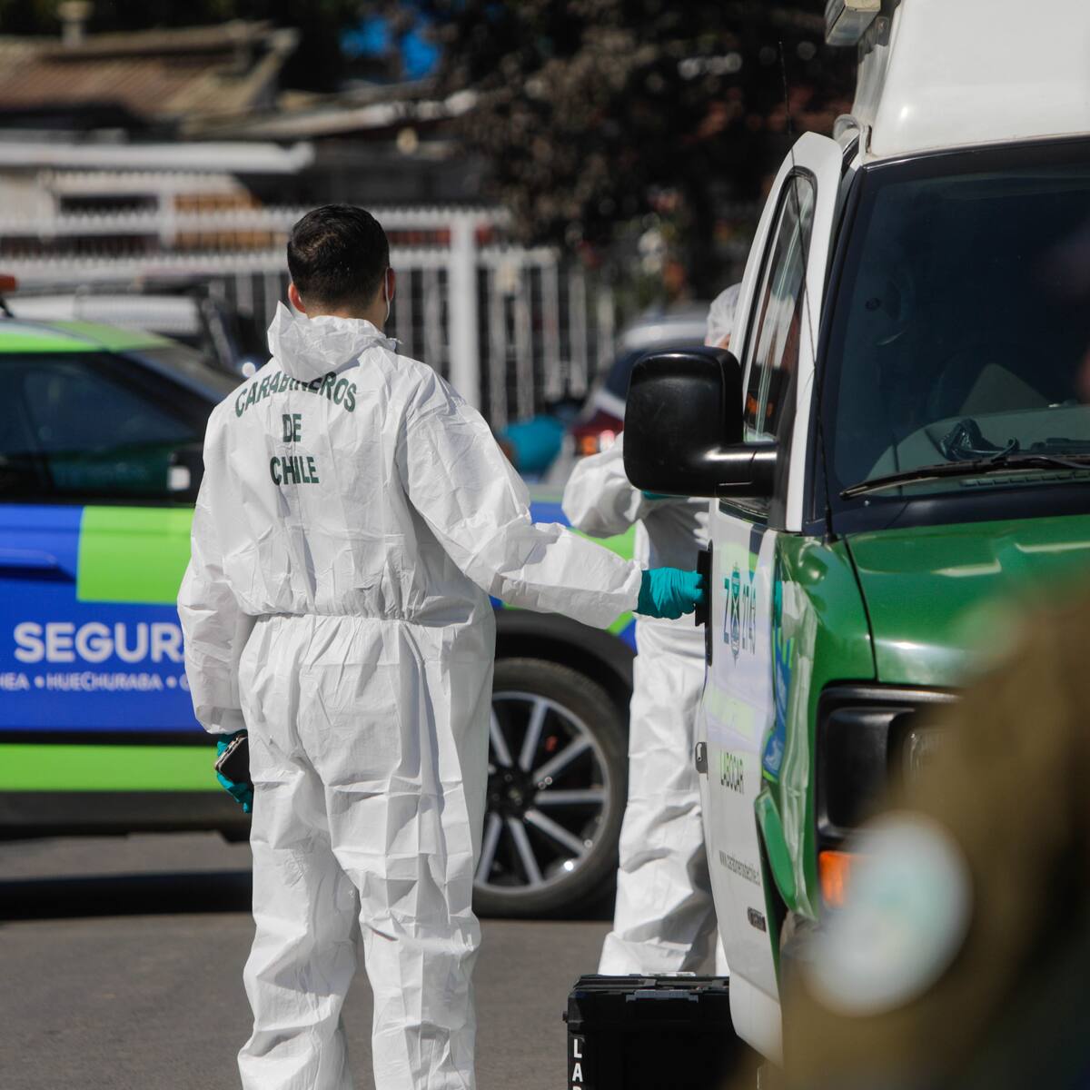 Más de 20 tiros a su casa y su auto: qué se sabe del carabinero atacado a balazos en Lo Espejo