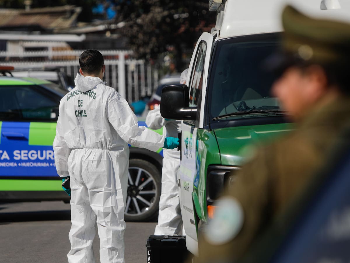 Más de 20 tiros a su casa y su auto: qué se sabe del carabinero atacado a balazos en Lo Espejo