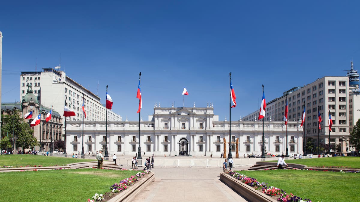 Fiscalización en La Moneda: Contraloría investiga pagos a colaboradores de la OPE