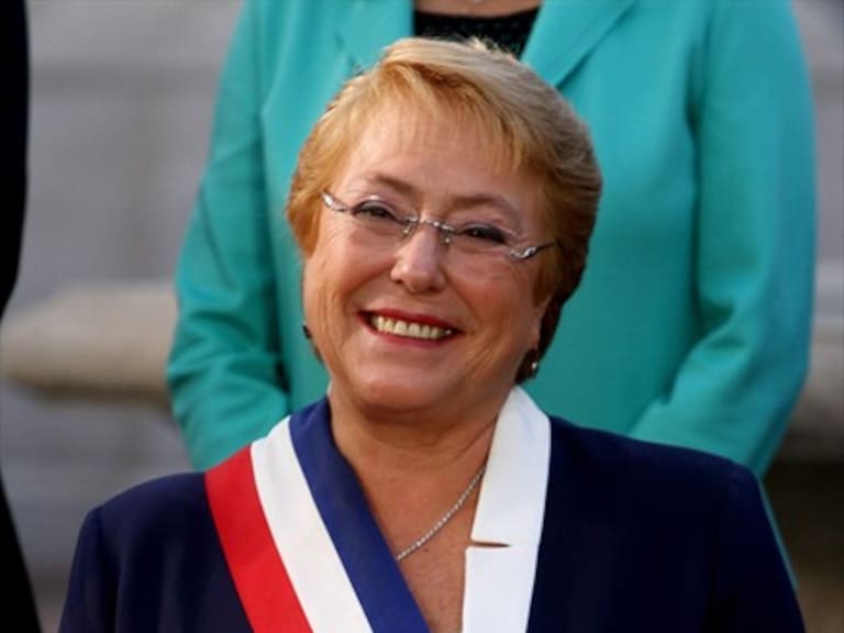 Bachelet: Ya no es aceptable que a una presidenta se le juzgue por cómo se viste o por su apariencia