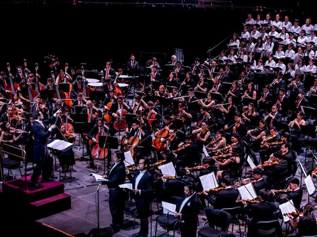 Bortolameolli frente a los músicos