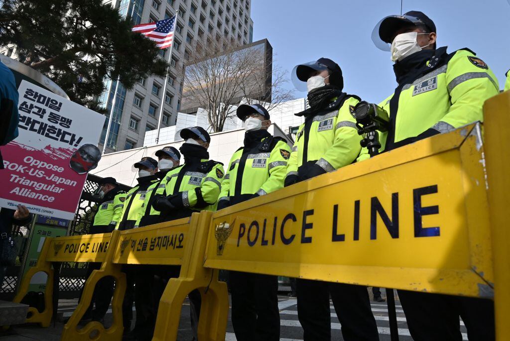La policía de Corea del Sur mantiene una zona de contención ante protestas