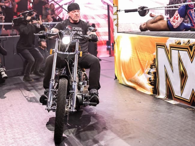 Undertaker sorprende y regresa a WWE atacando a Bron Breakker en NXT