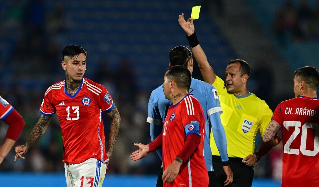 Prensa europea repasa el duro presente de La Roja tras derrota ante Uruguay: "Un recambio de futbolistas que no llega"