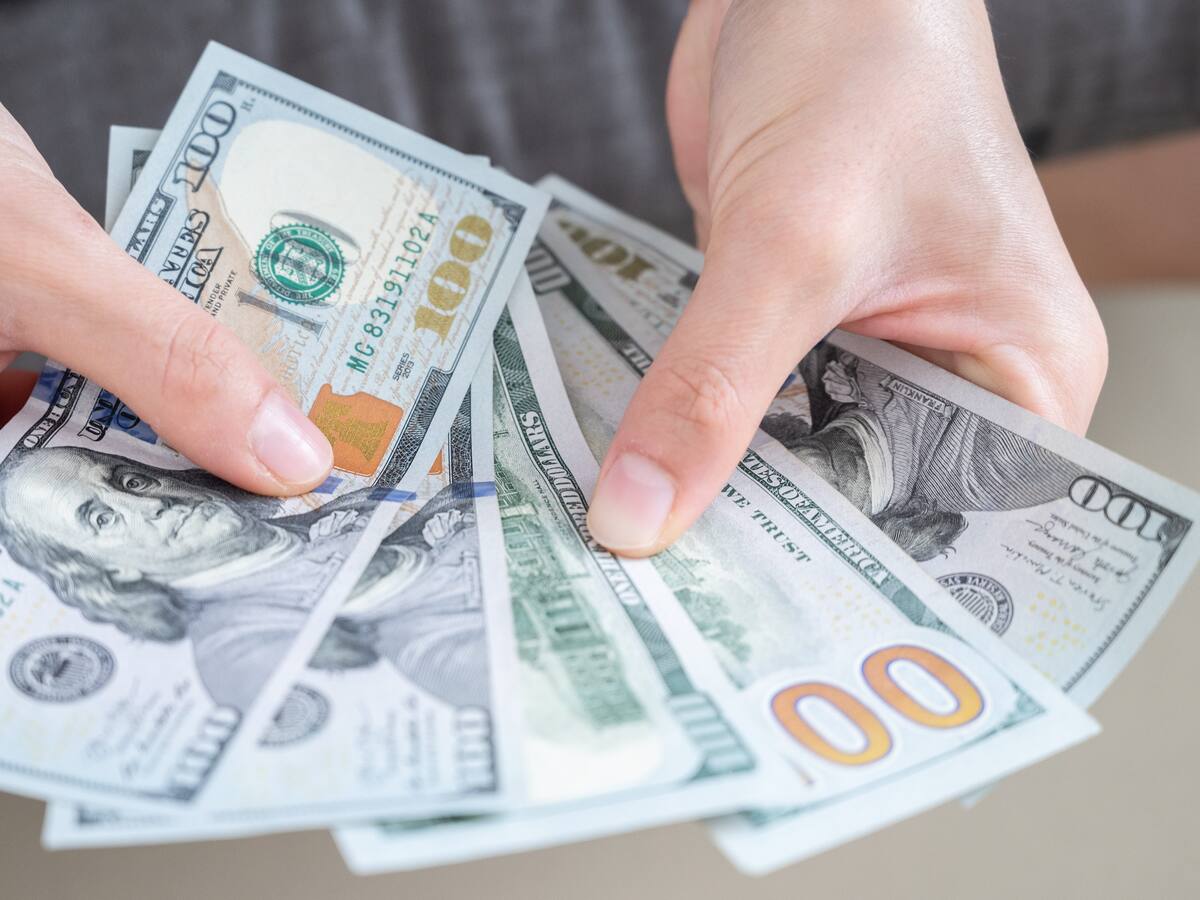 Nueva alza histórica: Dólar supera una vez más la barrera de los $1.000