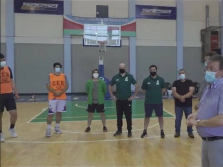Alcalde de Puerto Montt ofreció vacunas contra el Covid-19 a los jugadores del club de básquetbol CEB