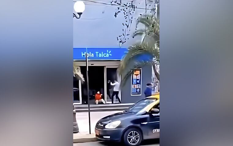 Captan momento en que funcionario de la PDI dispara a delivery en Talca que acaba de evitar un asalto