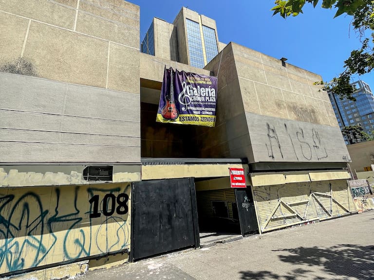 “De 120 locales, quedamos 12. Solamente en este sector quedaron 5.000 sin empleo”: el relato de locatario de Galería de los Músicos a 5 años del 18-O