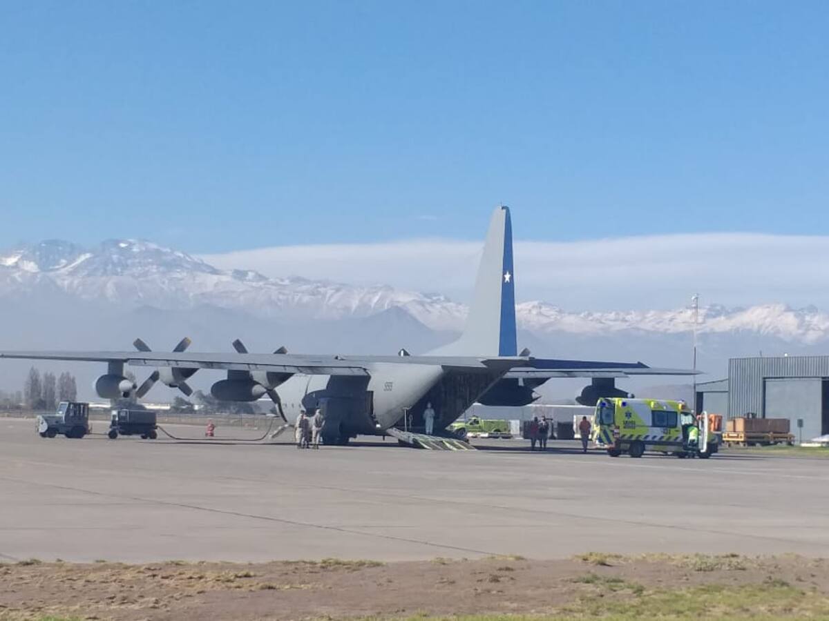 Personal militar realizó traslado de pacientes críticos con Covid-19 desde Santiago a Concepción