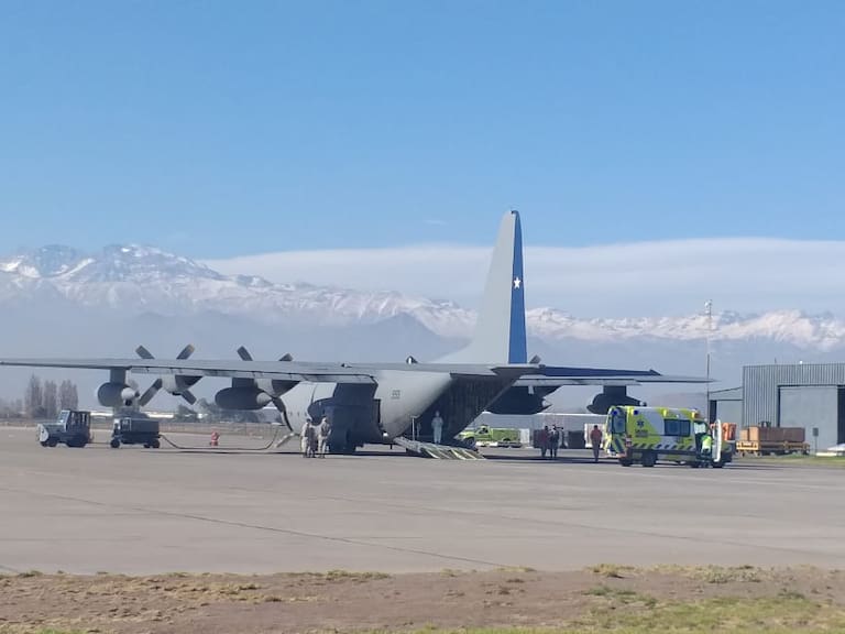 Personal militar realizó traslado de pacientes críticos con Covid-19 desde Santiago a Concepción
