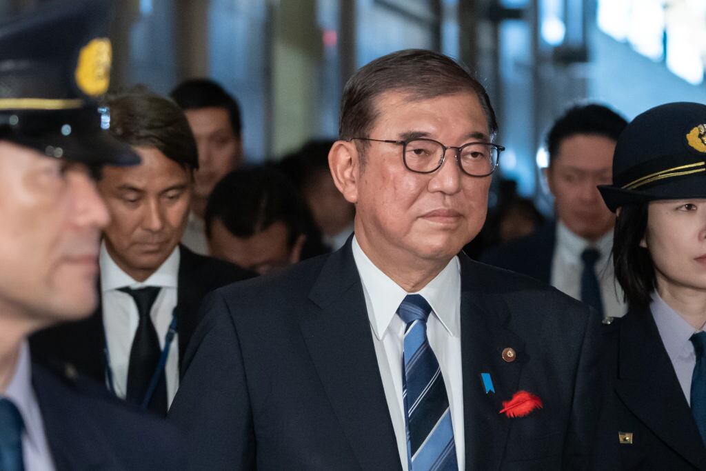 El primer ministro de Japón, Shigeru Ishiba, llega a la sede del parlamento en la ciudad de Tokio