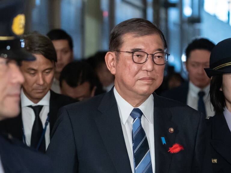 El primer ministro de Japón, Shigeru Ishiba, llega a la sede del parlamento en la ciudad de Tokio