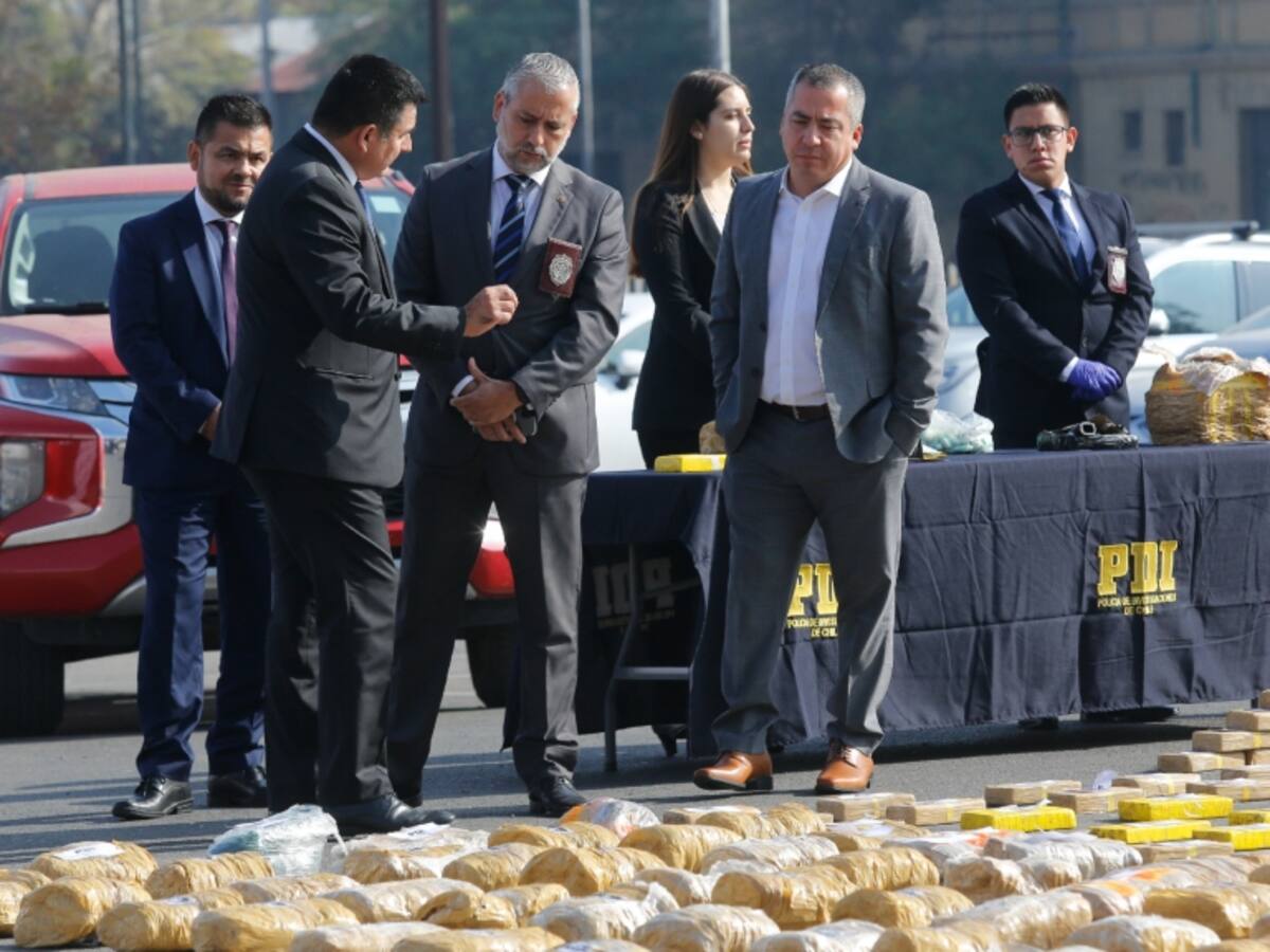 Aduanas incauta cargamento de 11 paquetes de metanfetaminas escondidas en un florero desde Honduras