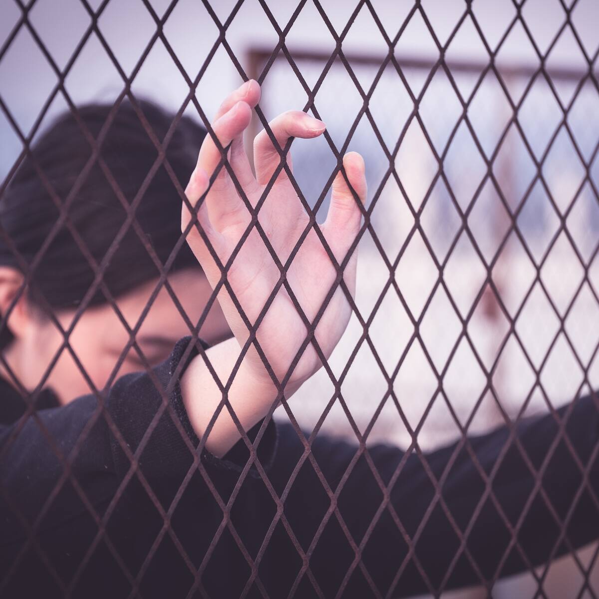 El drama familiar que terminó con 17 años de cárcel para una mujer que hizo que su propio hijo asesinara a disparos a su hermano en Maipú