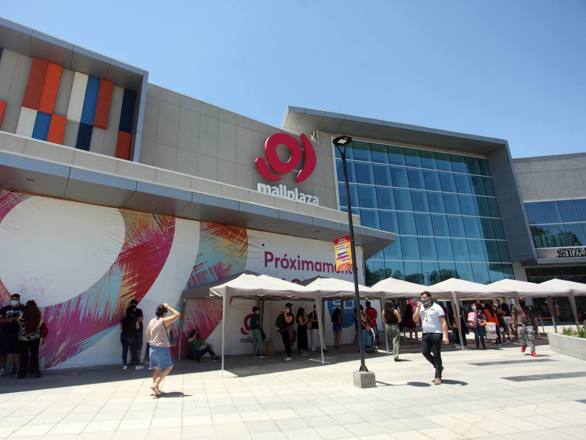 Violento asalto armado en Mall Plaza Norte deja dos lesionados y provoca amplio operativo policial