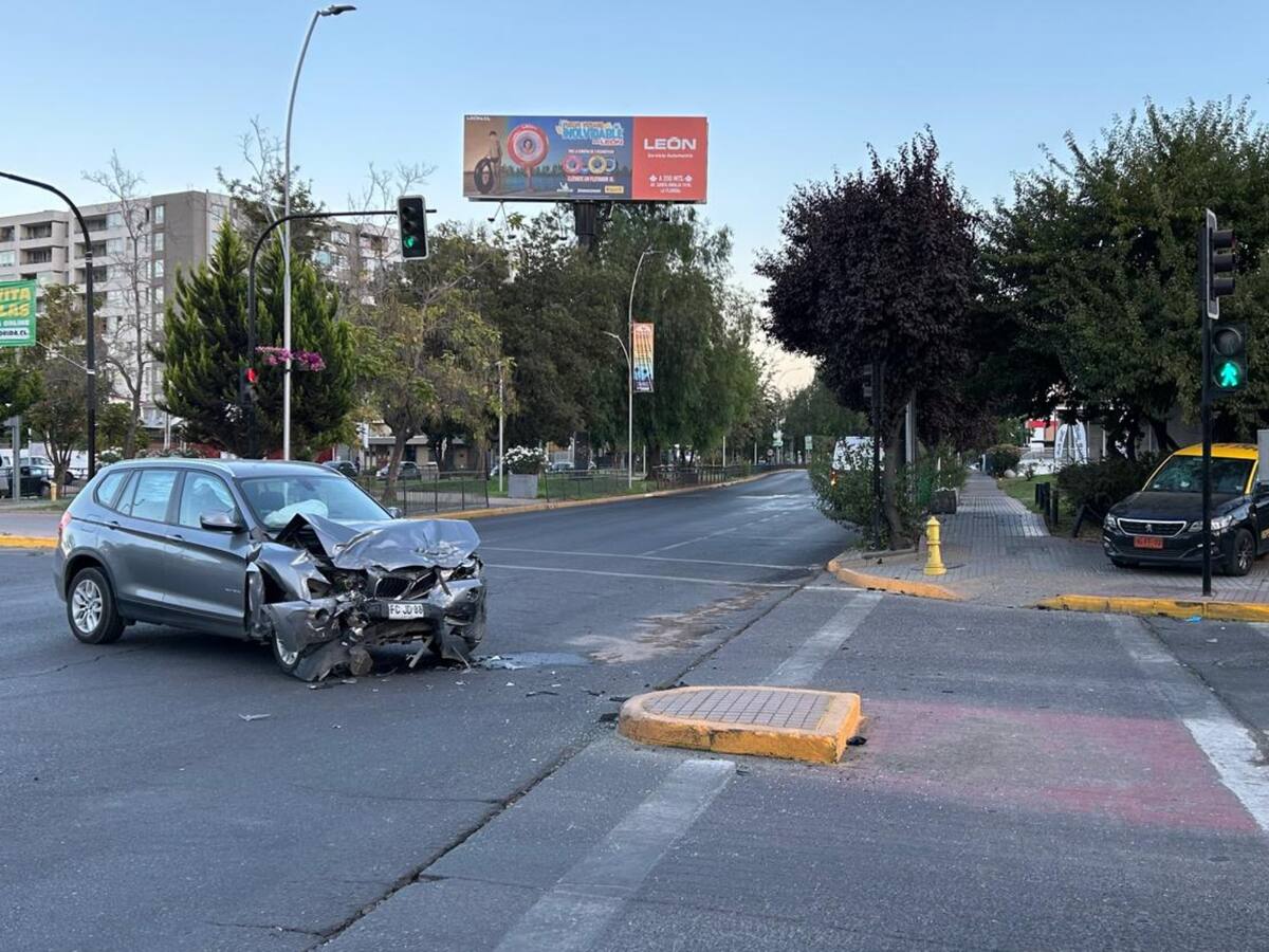 Carabinero que ejercía como taxista queda en riesgo vital tras protagonizar violento accidente de tránsito en La Florida