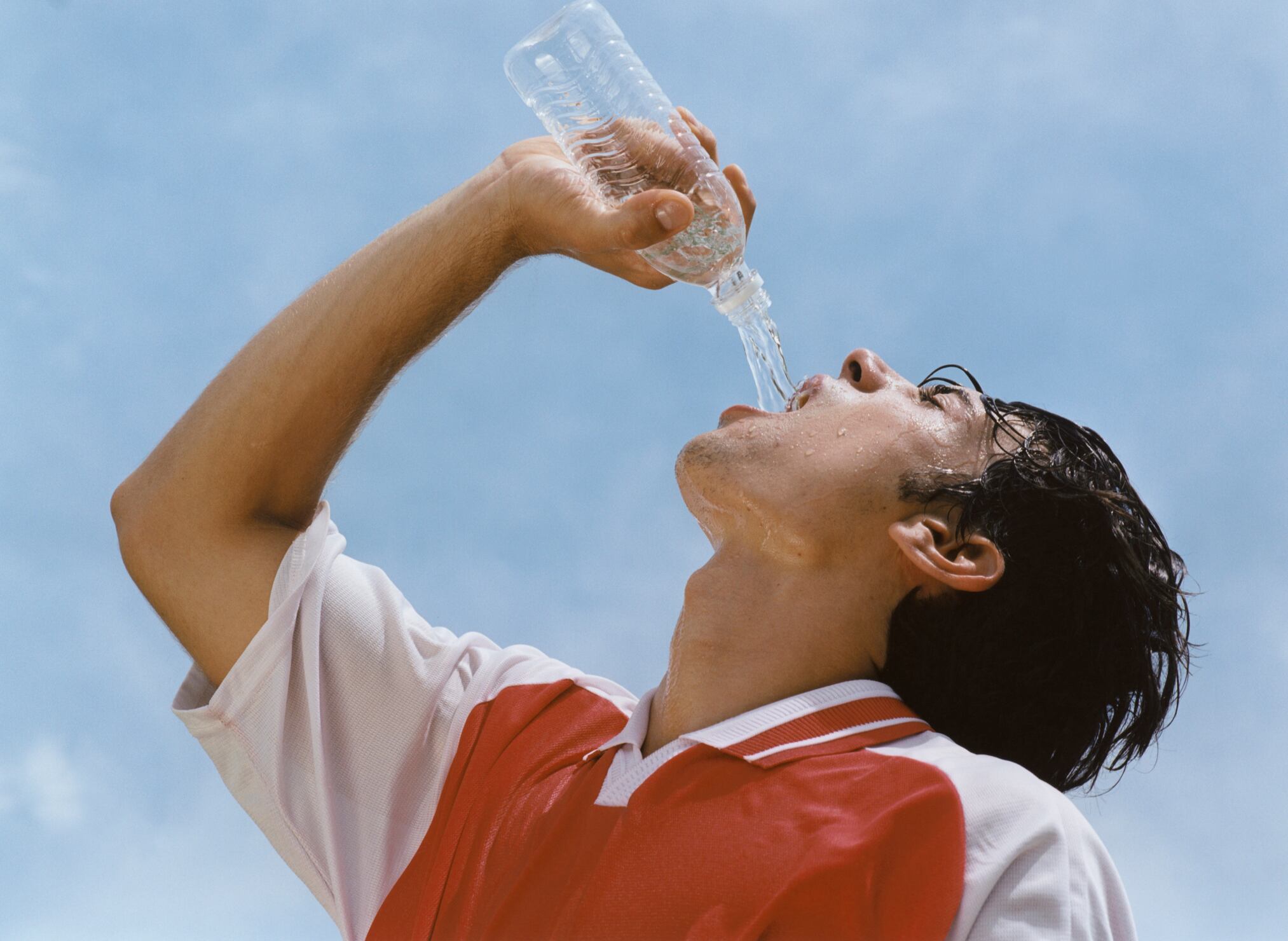 ¿Es posible morir si bebes demasiada agua en poco tiempo?: Esto dice la ciencia