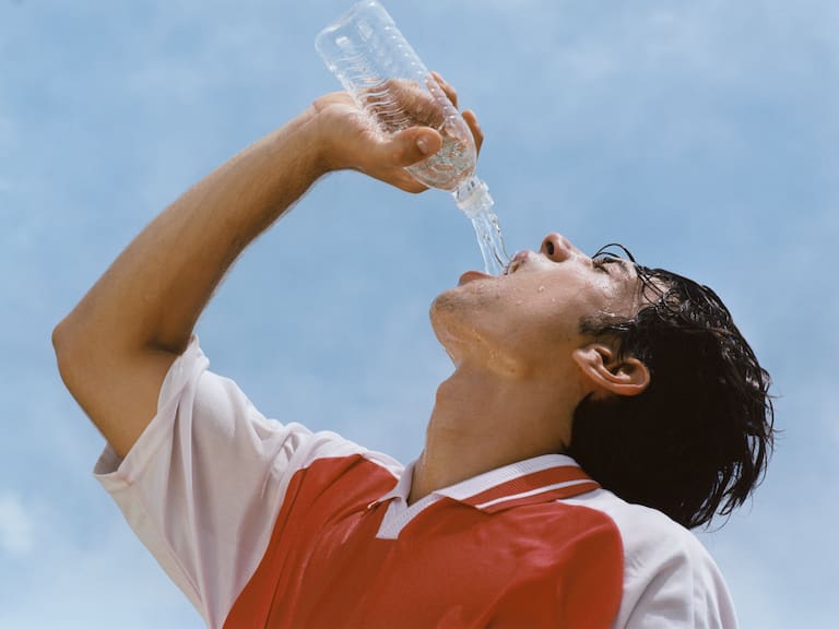 ¿Es posible morir si bebes demasiada agua en poco tiempo?: Esto dice la ciencia