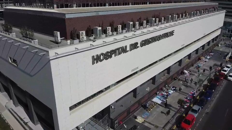 04 DE MAYO DE 2020/VIÑA DEL MARVista dell Hospital Gustavo Fricke de Viña del Mar, luego que un paciente que se encontraba internado en la unidad especial por Coronavirus del nuevo recinto asistencial, se lanzara desde el sexto piso cayendo al tercero, quedando con lesiones.
FOTO: LEONARDO RUBILAR CHANDIA/AGENCIAUNO