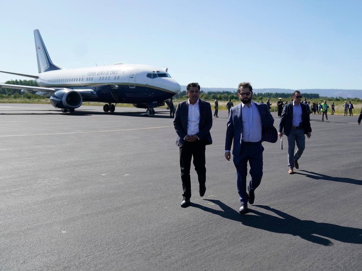 Presidente Boric llega a Valdivia para inaugurar el Congreso Iberoamericano de Municipalistas