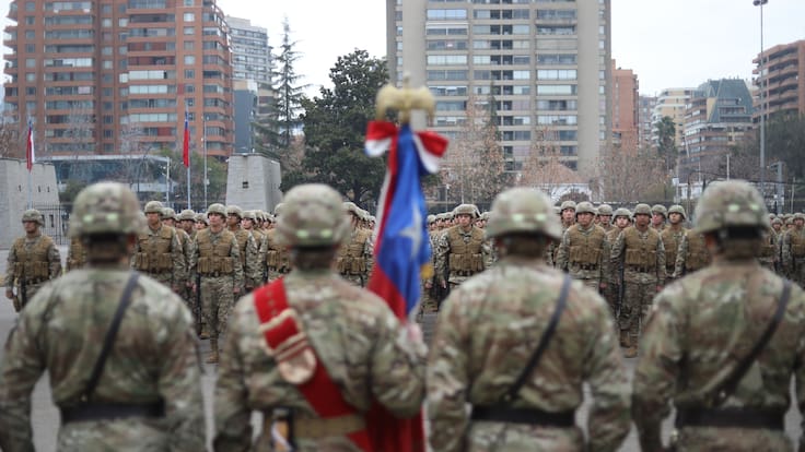 Desvíos de tránsito en Santiago hoy jueves: revisa las calles afectadas por ceremonia de Juramento a la Bandera